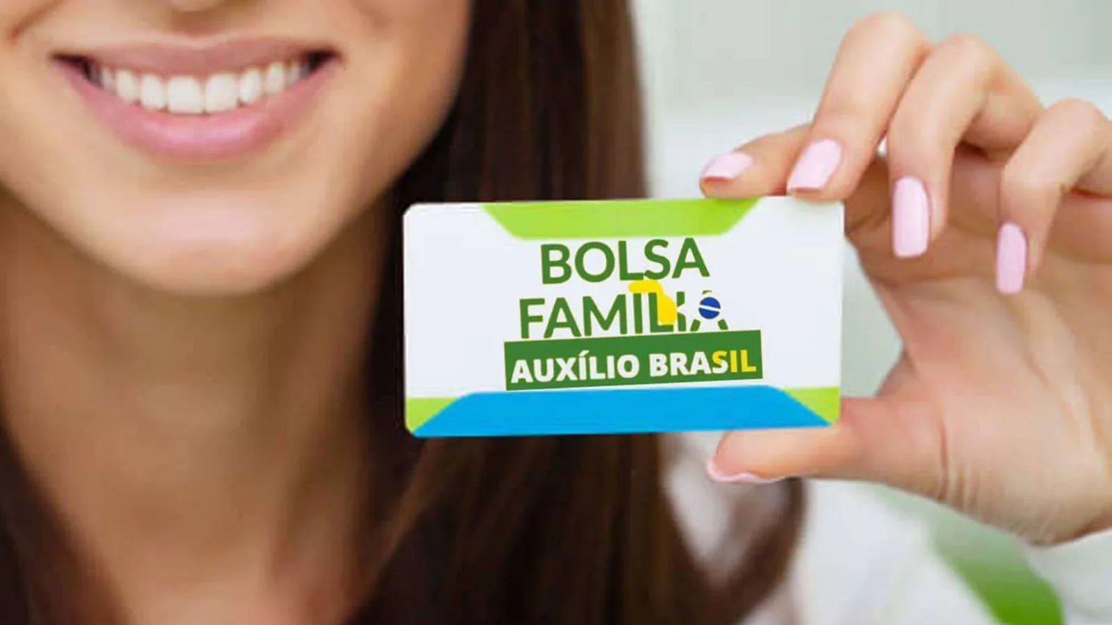 Família brasileira com cartão Caixa Tem Bolsa Família