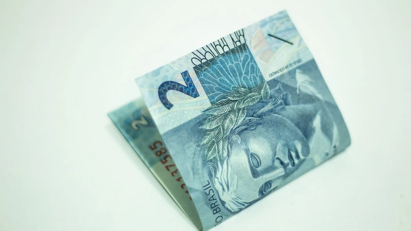Detailed image of a folded Brazilian 2 reais banknote on a white background.