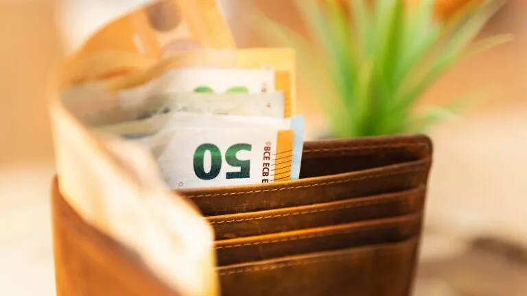 Empréstimo com Garantia do FGTS em 2026: Teto de 1,99% e os 7 Bancos