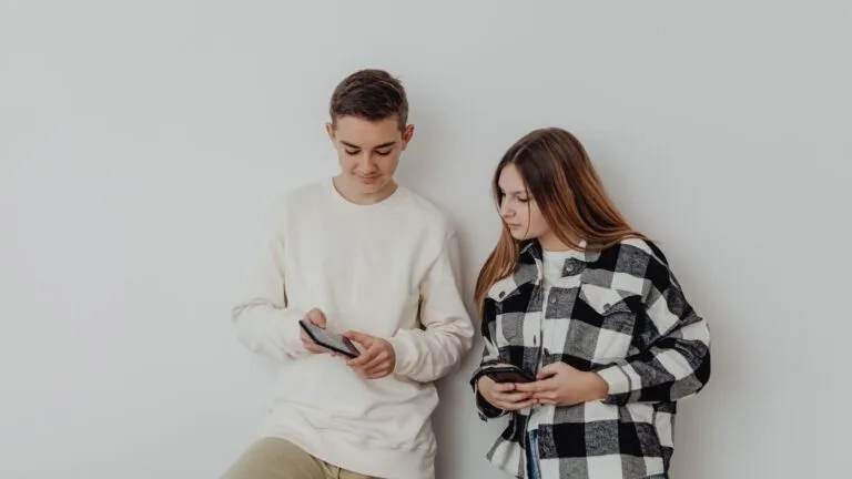 Conta Digital para Adolescente em 2026: Como Abrir, Limites e 7 Bancos