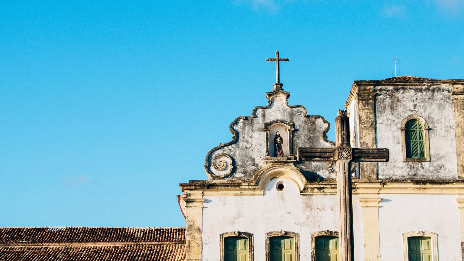 Explore the beautiful architecture of a historical church in São Cristóvão, Brazil.