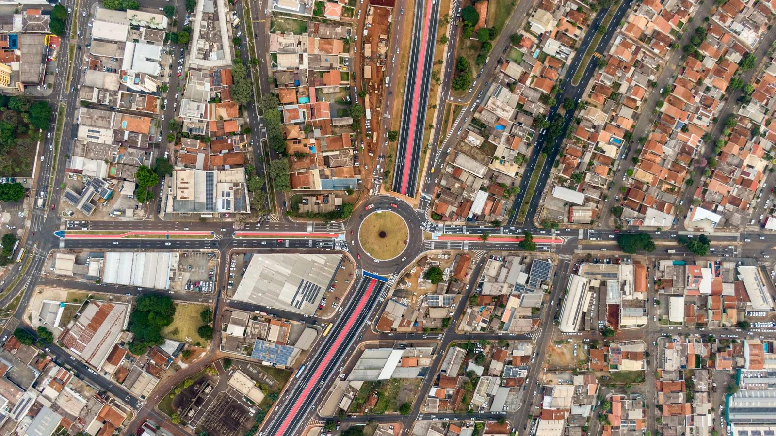 Aerial view of a vibrant urban roundabout in Londrina, Brazil, showcasing a bustling residential district.