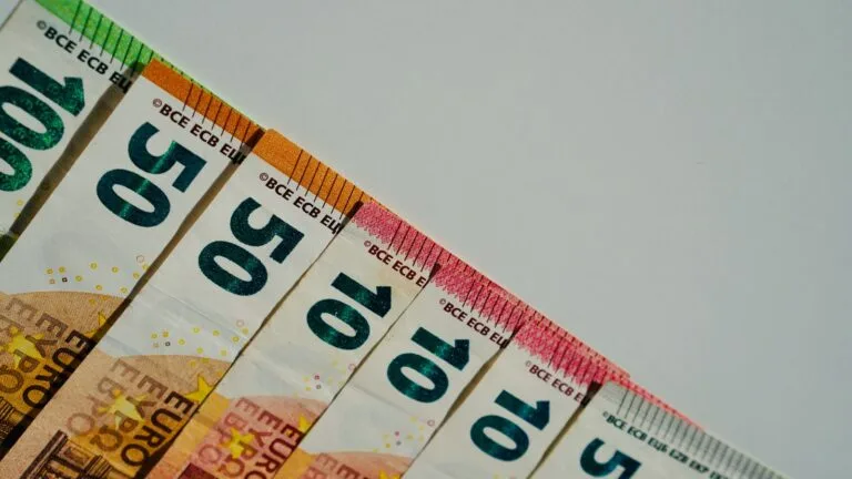 Cheque Especial em 2026: Juros, Limite de Crédito e Como Sair da Dívida